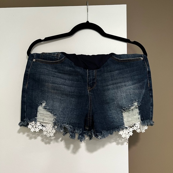 Crochet Trim Denim Shorts (Maternity L) - Picture 2 of 5